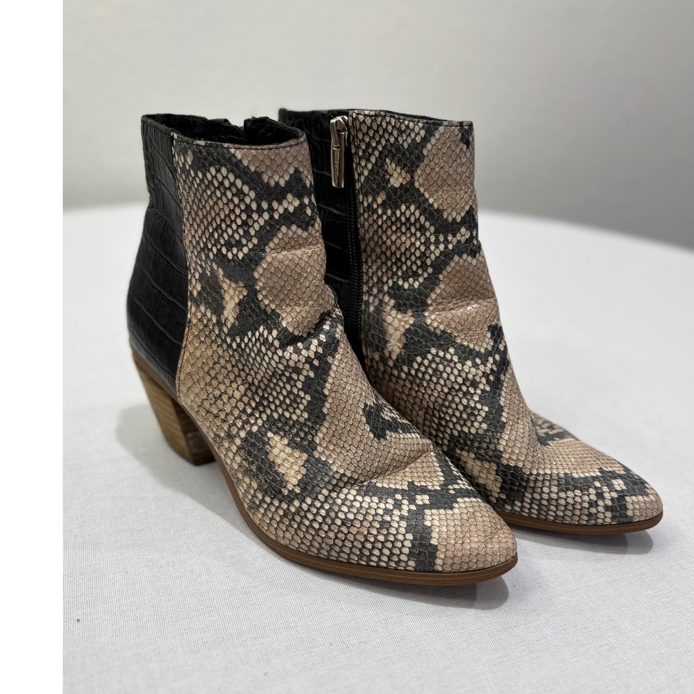 Vince Camuto Women Size 7 Snakeskin Ankle Bootie Pointed Toe Block Heel‎ Western